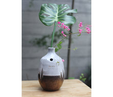 Load image into Gallery viewer, Vase White Brown
