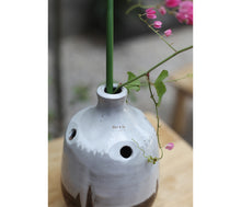 Load image into Gallery viewer, Vase White Brown
