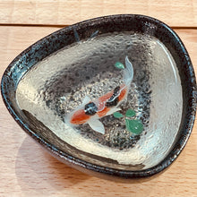Load image into Gallery viewer, 1 3D Fish Resin in Ceramic
