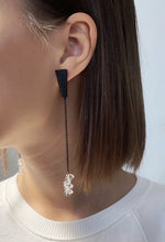 Load image into Gallery viewer, WAIWAI 45 E109 Drop Earring w Quartz
