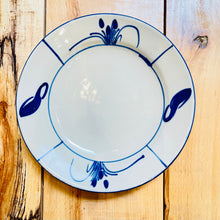 Load image into Gallery viewer, Blue Flower Plate
