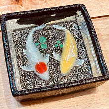 Load image into Gallery viewer, 2 3D Fish Resin in Ceramic Bowl
